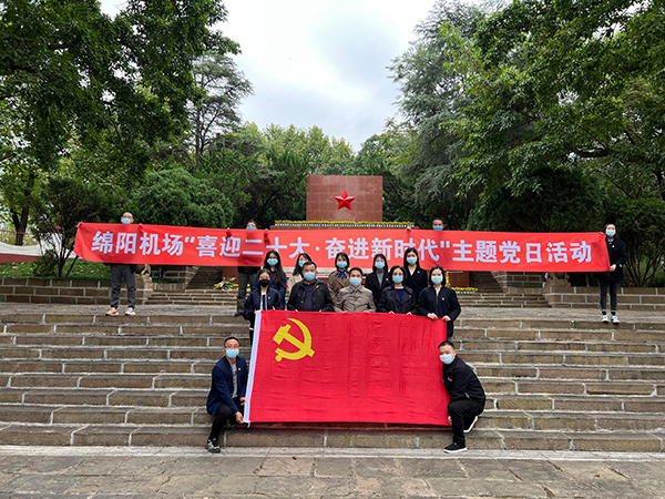 第一、第十三、第十七黨支部聯(lián)合開展“喜迎二十大·奮進新時代”主題黨日活動.jpg